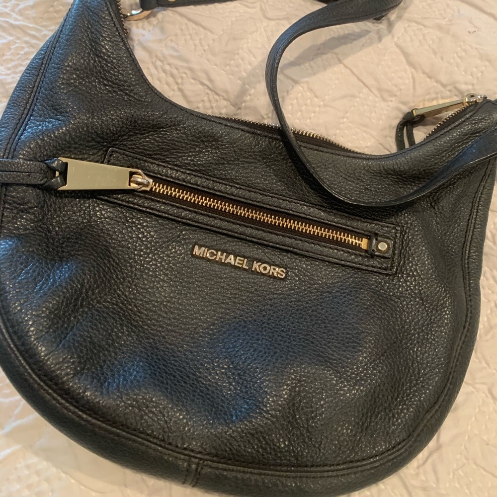 Micheal Kors cross body purse